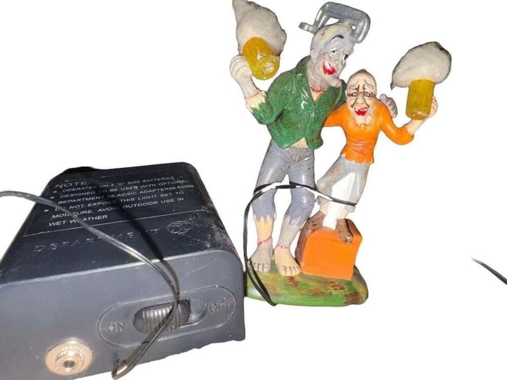 DEPT 56 HALLOWEEN VILLAGE Brew Ha - Ha Beer Lighted Decor & Lemax Dracula